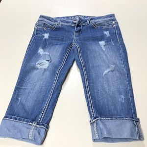 Almost Famous Women’s Knee Length jeans. Size 5